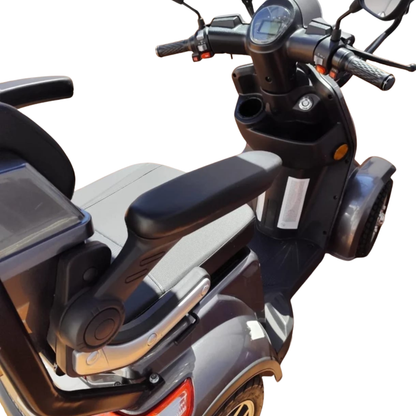 SEMI NUEVO Scooter Eléctrico veleco Faster Gris con Techo